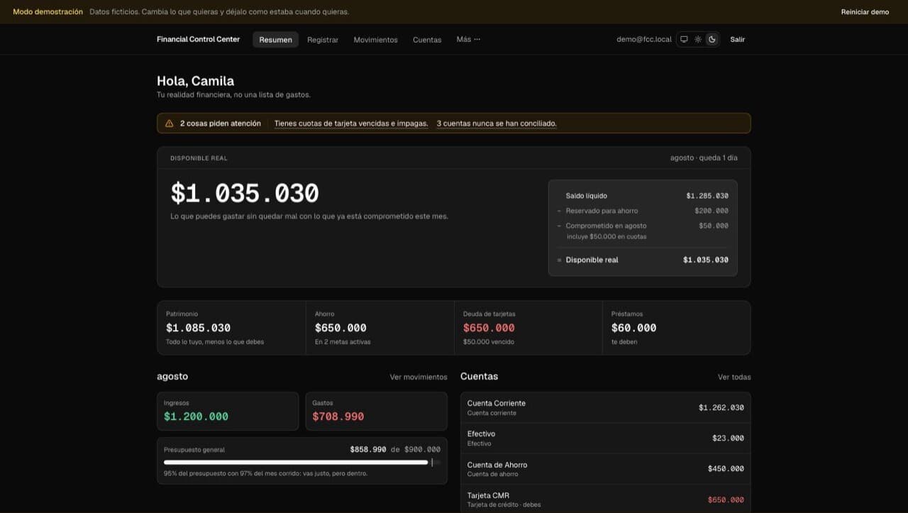 Captura de Financial Control Center: Resumen financiero — tema oscuro